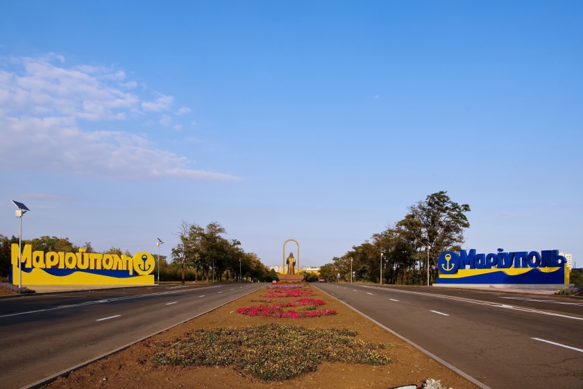 The main road entry into the city of Mariupol before the war, photo by Anzhela Bilodid.