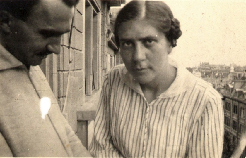 &Eta; Έ&lambda;&lambda;&eta; &Lambda;&alpha;&mu;&pi;&rho;ί&delta;&eta; ύ&pi;&omicron;&pi;&tau;&eta; &Mu;&pi;&omicron;&lambda;&sigma;&epsilon;&beta;&iota;&kappa;&iota;&sigma;&mu;&omicron;ύ (1919)